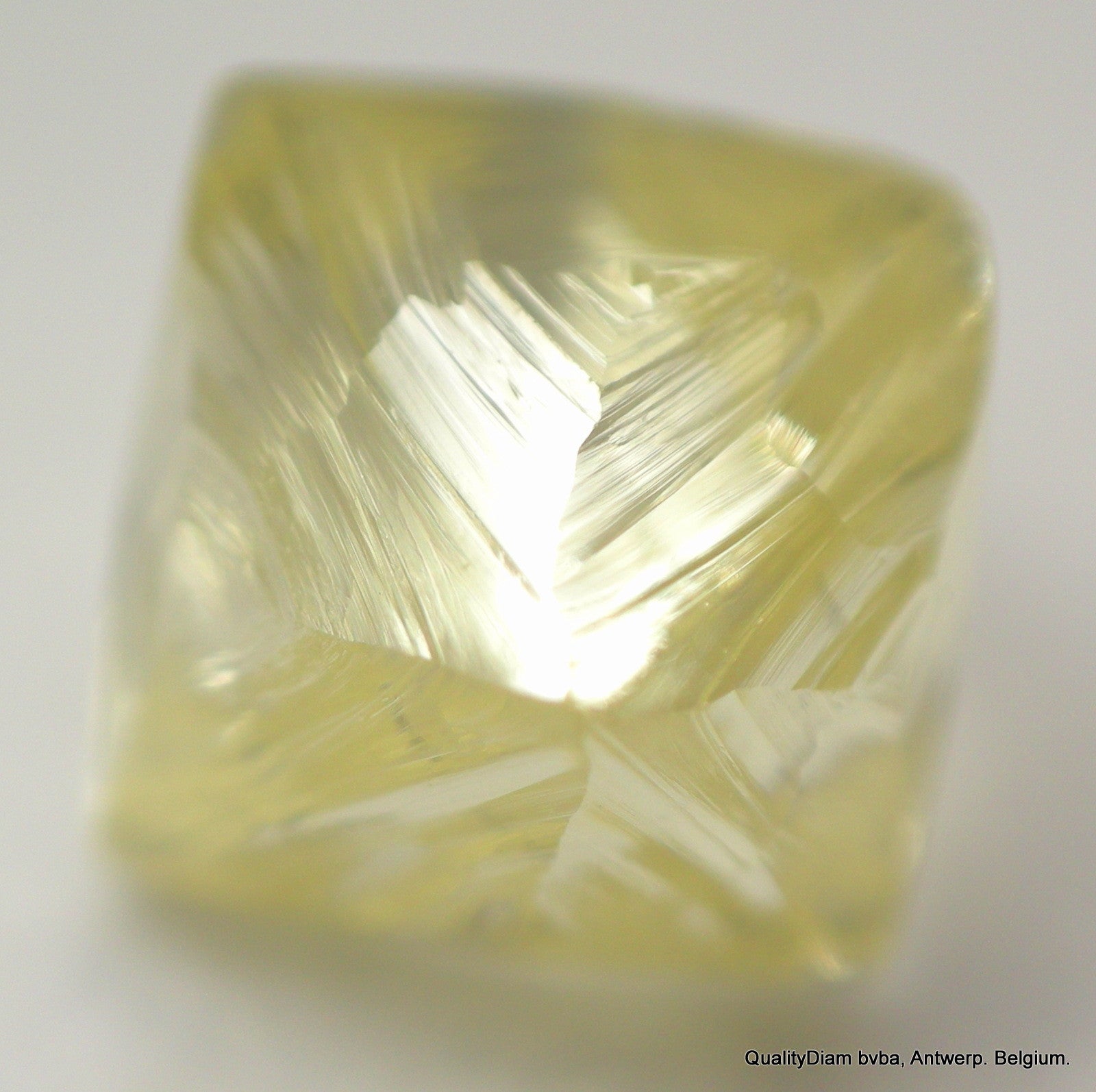 VS2 0.80 Carat intense Fancy Vivid Yellow Diamond Rare Category of Natural Diamonds