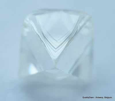 E VS1 GEMSTONE FULL WHITE NATURAL DIAMOND OUT FROM A DIAMOND MINE