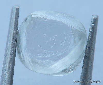 E VVS1, full white diamond out from a diamond mine. Natural diamond - a gemstone